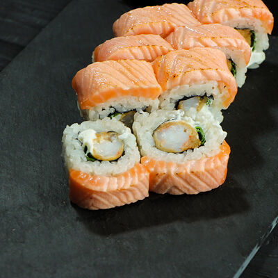Ролл Опаленный лосось в Yomayo по цене 565 ₽