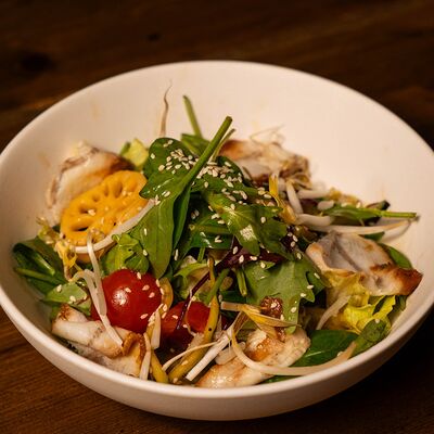 Салат с угрём и корнем лотоса в Серебряная Fabrika по цене 750 ₽