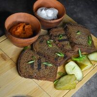 Сало крученое с ржаными тостами в Diamonds