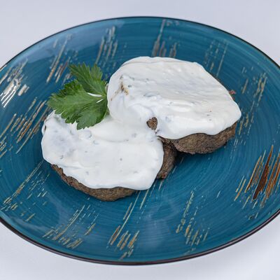 Печеночные оладьи в сливочном соусе в Тарелка по цене 239 ₽