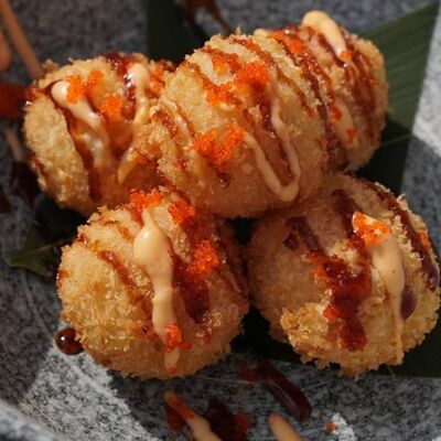 Рисовые шарики с креветкой в Ramen Ten по цене 530 ₽