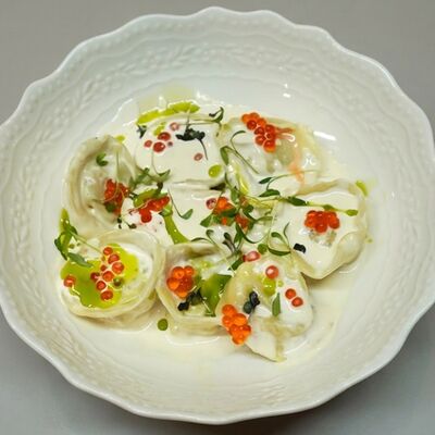 Пельмени из щуки со сливочным соусом и икрой форели в Мёд и Масло по цене 797 ₽