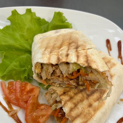 Мини-шаурма с курицей в лаваше в Loveaш по цене 240 ₽