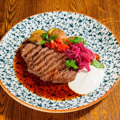 Стейк из говядины с печеным картофелем в Вах!Хинкали по цене 1210 ₽