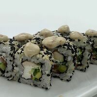 Ролл Цыпленок чука с ореховым соусом в Sushi&wok