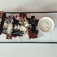 Гренки с чесноком и чесночным соусом в Лето Море Фидель