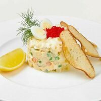 Оливье с крабом в Кофемания