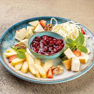 Ассорти домашних сыров в У рыбака по цене 850 ₽