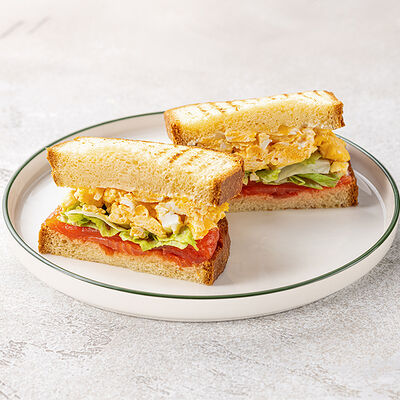 Сэндвич на бриоши лосось-юдзу в Шоколадница по цене 590 ₽