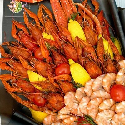 Букет из раков с крабом и креветками в Букет Альфред I клубника в шоколаде и букеты по цене 5290 ₽