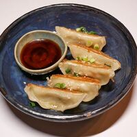 Жареные гедза со свининой в KOBE ramen