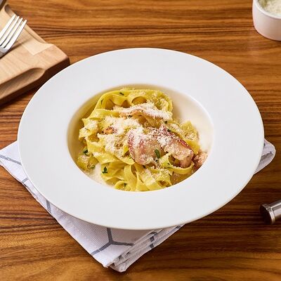 А-ля карбонара в De Paris БИСТРО по цене 590 ₽