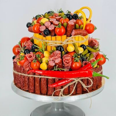 Гигант торт из колбасы и сыра на любой поводв Дарите красиво по цене 14399 ₽