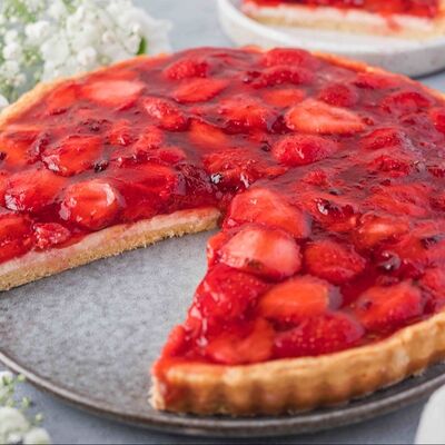 Творожно-клубничный тарт в Время пирогов по цене 1100 ₽