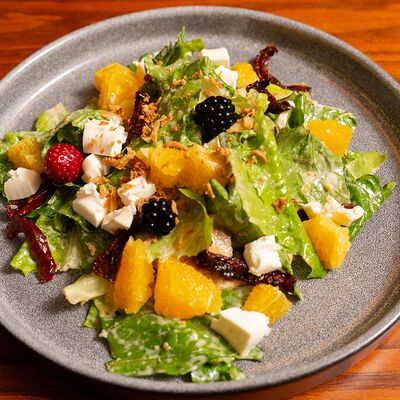 Салат курица с апельсином в Ярды Superbar по цене 690 ₽