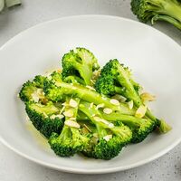 Брокколи бланшированные с зеленым маслом и миндалем в АндерСон