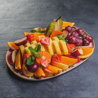 Фруктовая тарелка в LAFALounge & cafe по цене 1670 ₽