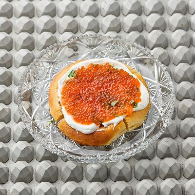 Шаньга с красной икрой в KITCHEN по цене 860 ₽