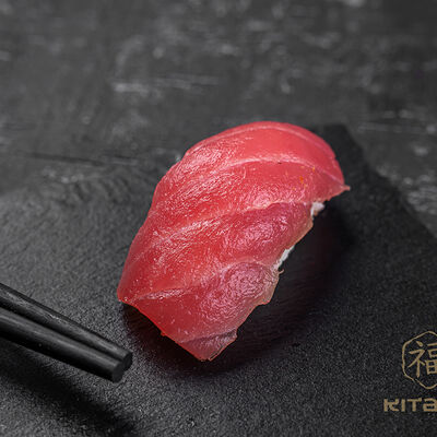 Суши с тунцом в Kitana по цене 228 ₽