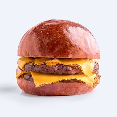 Чизбургер в Drunken duck pub по цене 920 ₽