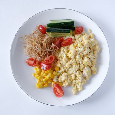 Скрэмбл с овощами в Уже готово по цене 215 ₽