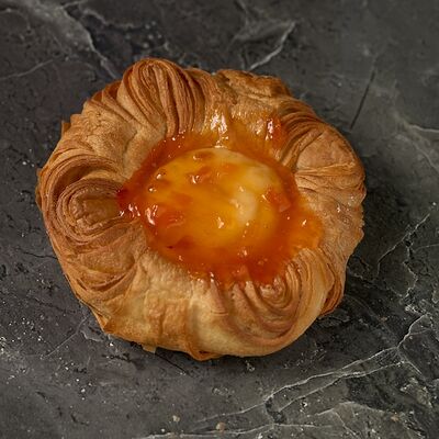 Ватрушка с абрикосом в Семейная пекарня Кривоноговых по цене 150 ₽