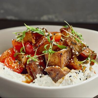 Хрустящие баклажаны с домашним сыром, мятой и базиликом в Гастробар DOM по цене 590