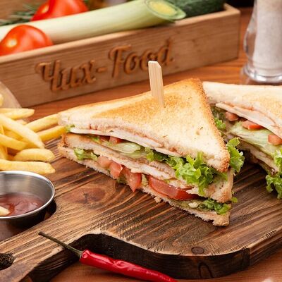 Сэндвич с курицей в Чих-Пых по цене 540 ₽