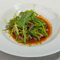 Салат с говядиной в Мансарда