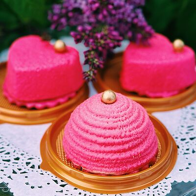 Пирожное муссовое (малина) в Кондитерская Эклер по цене 622 ₽