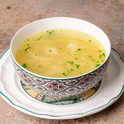 Куриный суп с домашней пастой, цыпленком и пармезаном в Lili по цене 540 ₽