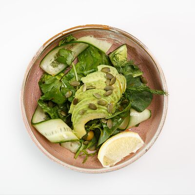 Зеленый салат с авокадо в White Fox Cafe по цене 775 ₽