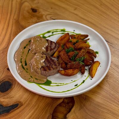 Медальоны из говяжей вырезки в Pandora по цене 1350 ₽