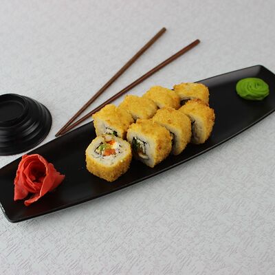 Горячий ролл с лососем в SUSHI GO по цене 570 ₽