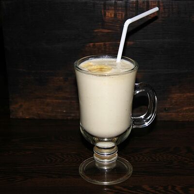 Молочный коктейль из яблок и бананов в Шашлыки & Пироги по цене 320 ₽