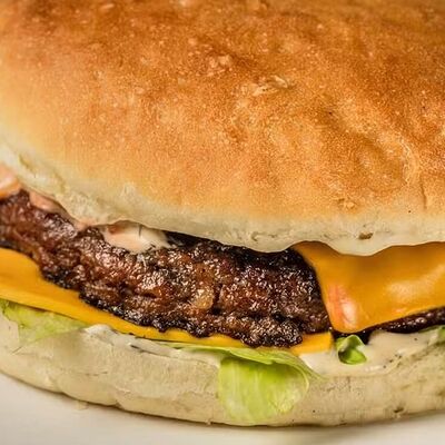 Говядина бургер в Уголок вкуса по цене 615 ₽