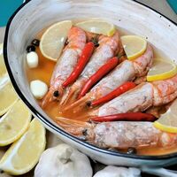 Вареные лангустины с перцем и специями в Раковарня Две клешни