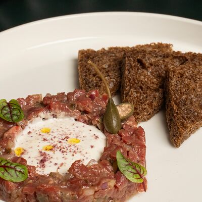 Тартар из говядины в Биржевик по цене 987 ₽