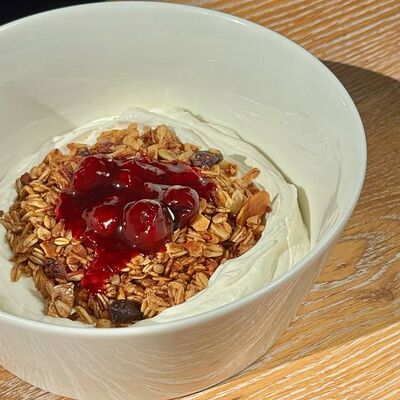 Гранола с творожным муссом в Desserto Десерто по цене 350 ₽