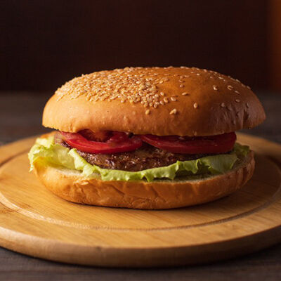 Гамбургер большой в Hot Chicken по цене 27000 ₽