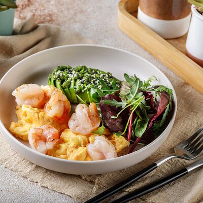 Скрембл авокадо-креветки в Kristof Coffee and Kitchen по цене 890 ₽