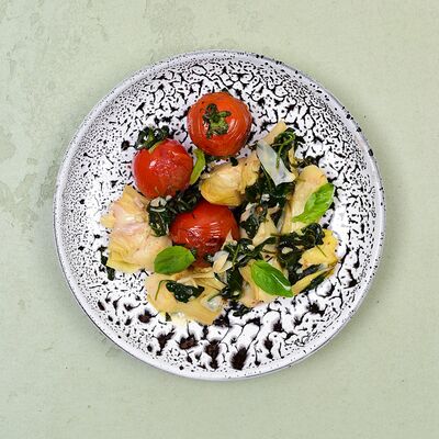 Артишоки с белым вином, томатами и баз в Пармезан и пури по цене 650 ₽