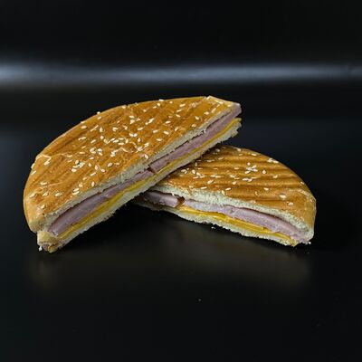 Тост с ветчиной и сыромв Бистро по цене 300 ₽