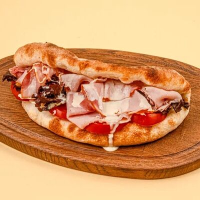 Лепешка с ростбифомв Хачапури: выпечка & вино по цене 540 ₽