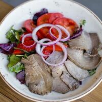 Салат с ростбифом и печеным перцем в Про Тесто