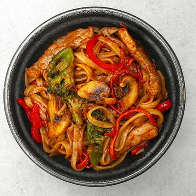 Wok №6 Яичная со свининой в Пингви суши по цене 396 ₽
