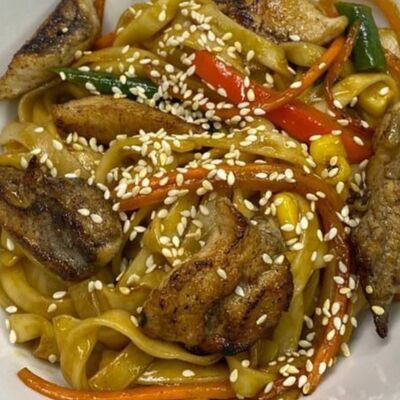 Вок с курицей в соусе кимчи в Ymi по цене 391 ₽