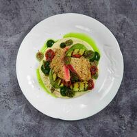 Стейк из тунца на гриле с цукини и кремом из сельдерея и шпината в Остерия Il Massimo