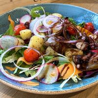 Тёплый салат из осьминога в Кастельсардо