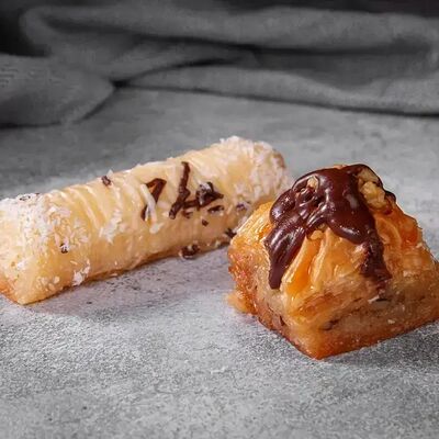 Пахлава Бахлава в КОМБИНАТ шаурма и стритфуд по цене 173 ₽